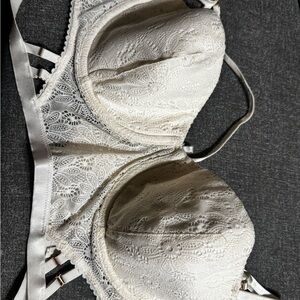 Victoria's Secret Ivory Lace Underwire Bra